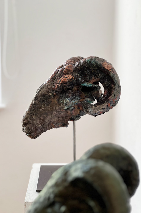 Anatolia (2026) / handmodelliert, Keramik, glasiert, Raku Holzbrand