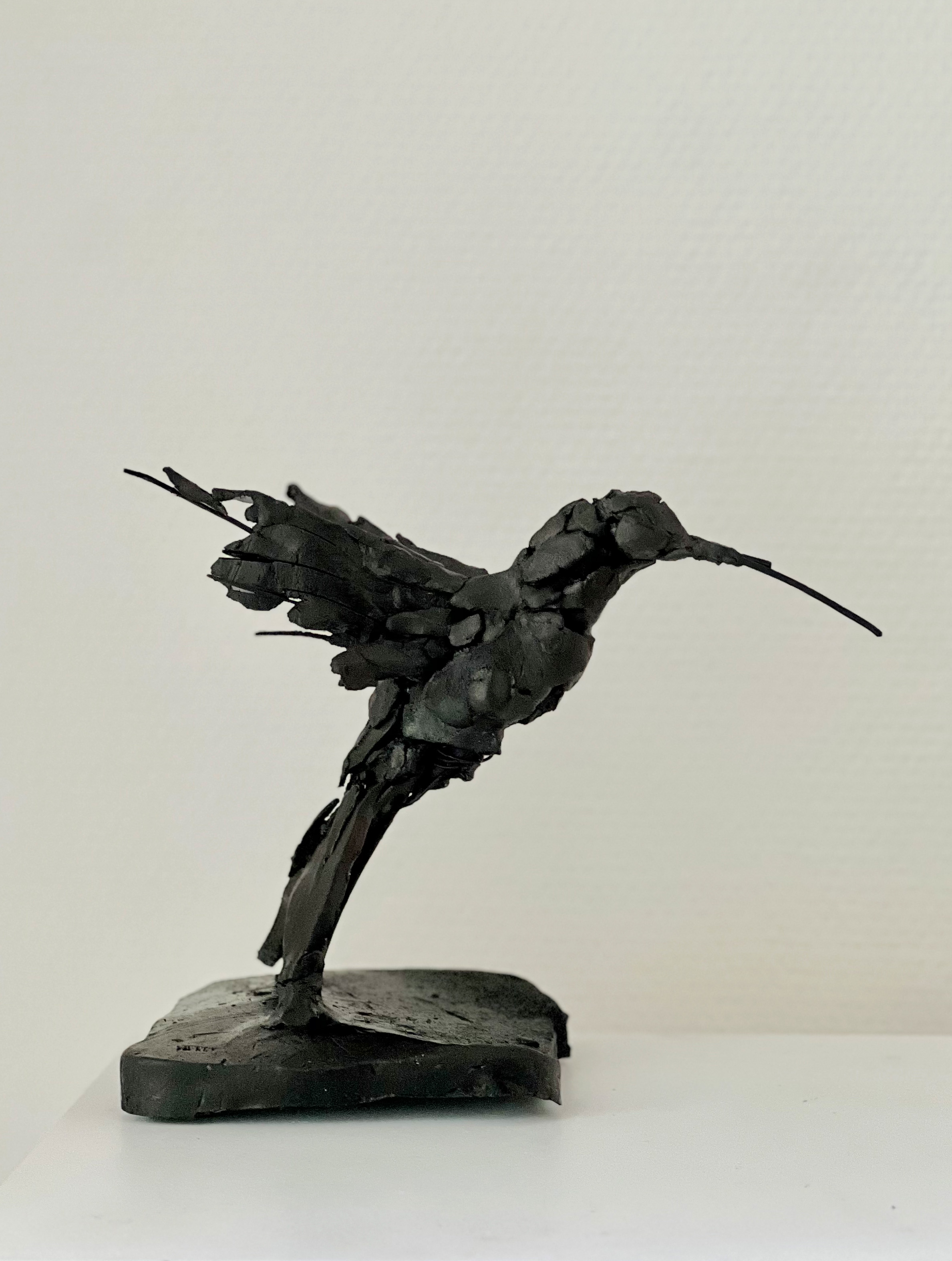 Woodstock Lane (2025) / Steingut, Metalldraht, Tusche, h 19 cm