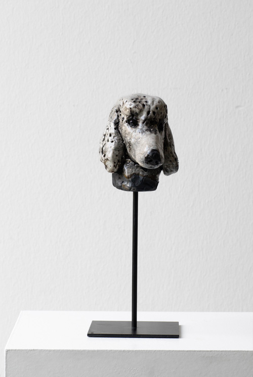 Lilou (2023) / handmodelliert, Steingut, Raku Holzbrand